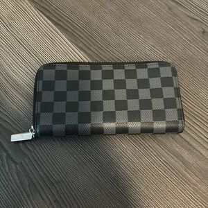 Daisy rose black and grey checkered zip wallet